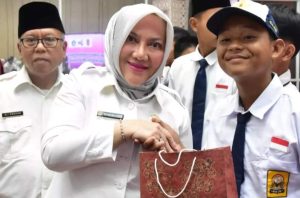 Upaya Majukan Dunia Pendidikan, Bupati Musi Rawas Canangkan Program Bantuan Seragam Sekolah Gratis