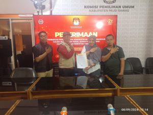 Berkas Paslon Bupati Dan Wabup Suwarti – Thamrin Dinyatakan Lengkap dan Diterima Langsung Oleh KPU Musi Rawas